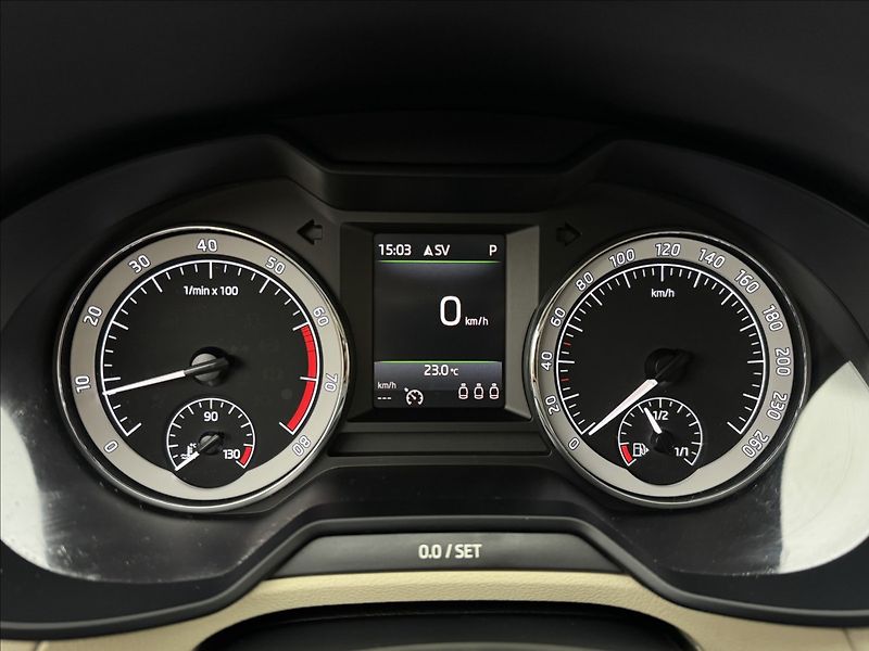 Škoda Octavia 1,4 DSG LED CANTON KŮŽE NAVI - fotka 13 z 44
