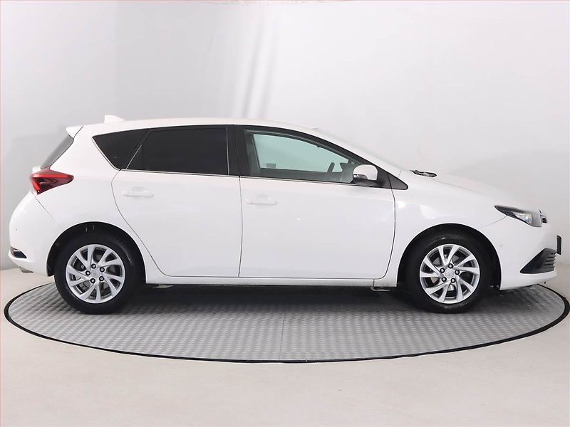 Toyota Auris (2018) 1.2 Ti, Automat, Serv.kniha - fotka 6 z 19