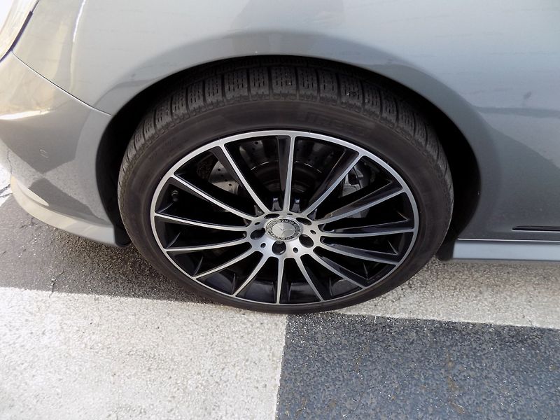 Mercedes-Benz CL (2010) 500 AMG/4-Matic/Designo/ - fotka 40 z 42