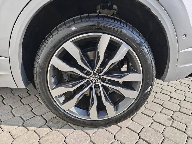 Volkswagen Touareg R-line 8TT 3,0TDI - fotka 25 z 28