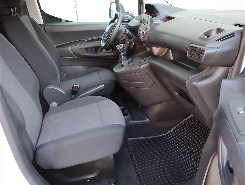 Peugeot Partner (2022) PureTech 110, SR, 1Maj, DPH - fotka 9 z 14