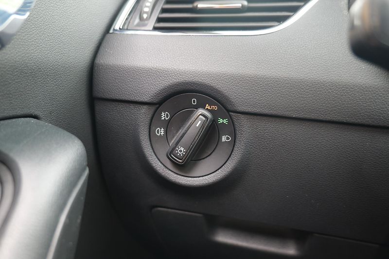 Škoda Octavia 2.0 TDI DSG Kamera Style+ - fotka 22 z 35