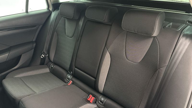 Škoda Octavia 2.0 TDI Ambition Combi - fotka 16 z 24
