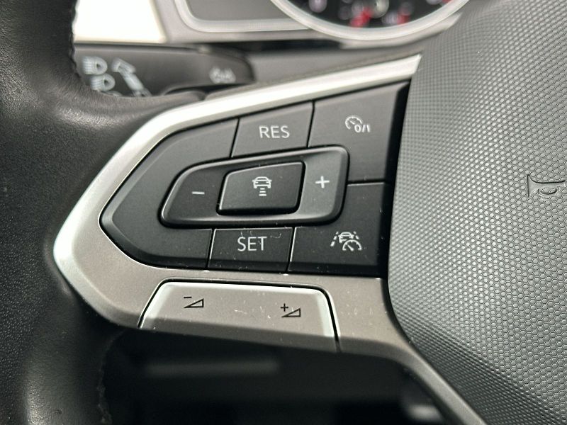 Volkswagen Passat Variant (2023) 2.0 TDI 4Motion DSG R-Line - fotka 19 z 35
