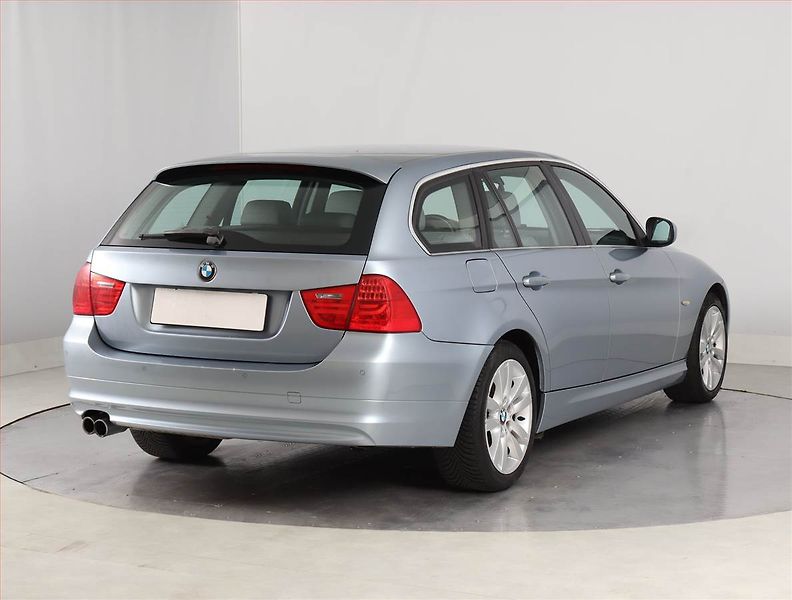 BMW Řada 3 (2011) 330 d xDrive, 4X4, Automat - fotka 5 z 20