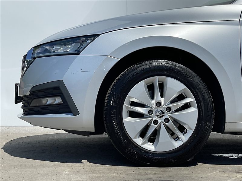 Škoda Octavia 2,0 TDI Combi Ambition Plus - fotka 20 z 23
