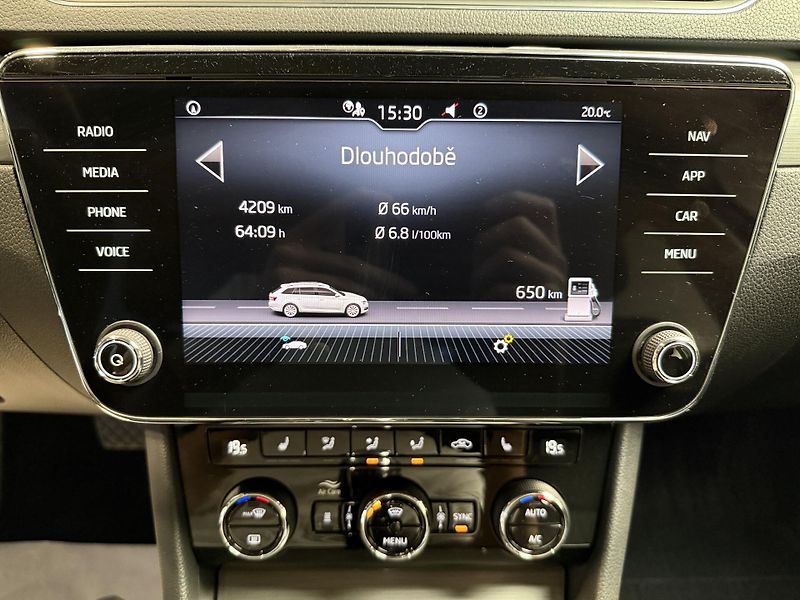 Škoda Superb 2.0 TDI 147kW Style Combi DSG - fotka 6 z 14
