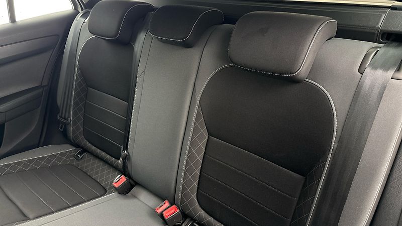 Škoda Fabia 1.0 TSI Ambition Combi - fotka 16 z 24