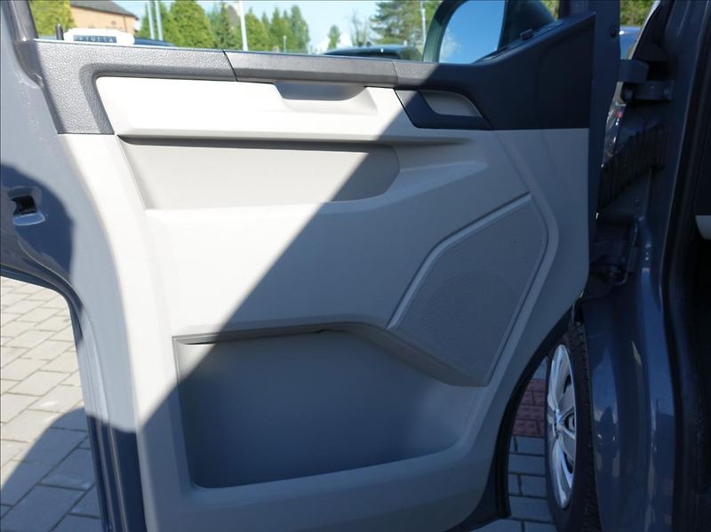 Volkswagen Transporter 2,0 TDi 75kW,1Maj,ČR,DPH,8Míst - fotka 12 z 14