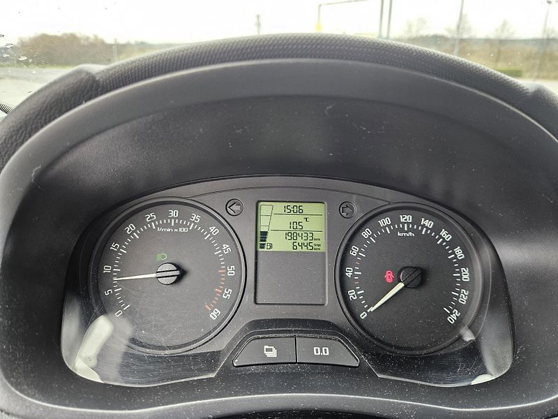Škoda Fabia (2010) 1.6TDI 66KW, PĚKNÝ STAV, SPLÁT - fotka 13 z 30