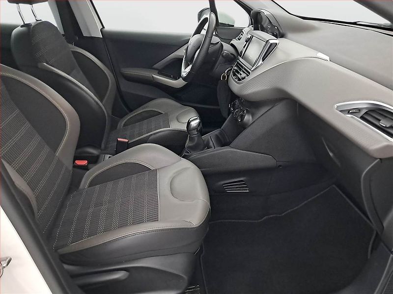 Peugeot 208 (2016) 1.0 VTi, Tempomat - fotka 9 z 15