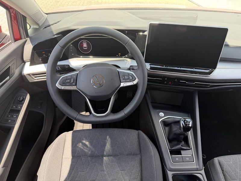 Volkswagen Golf (2026) People 6G 1,5TSI - fotka 6 z 9
