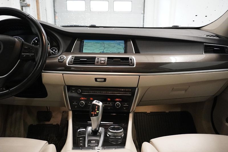 BMW Řada 5 (2014) 530D 190kW GRANTURISMO XDRIVE - fotka 26 z 32