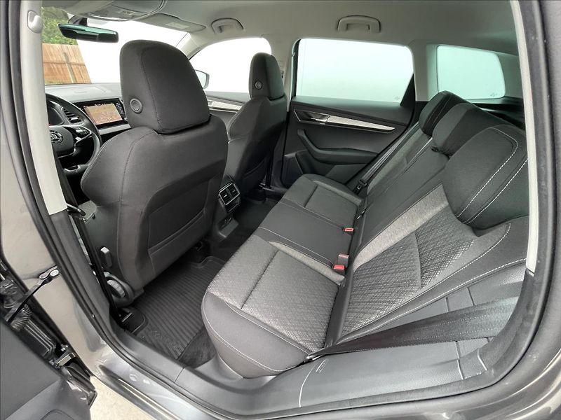 Škoda Karoq 2,0 TDI 4x4 DSG Style Plus LED - fotka 18 z 25