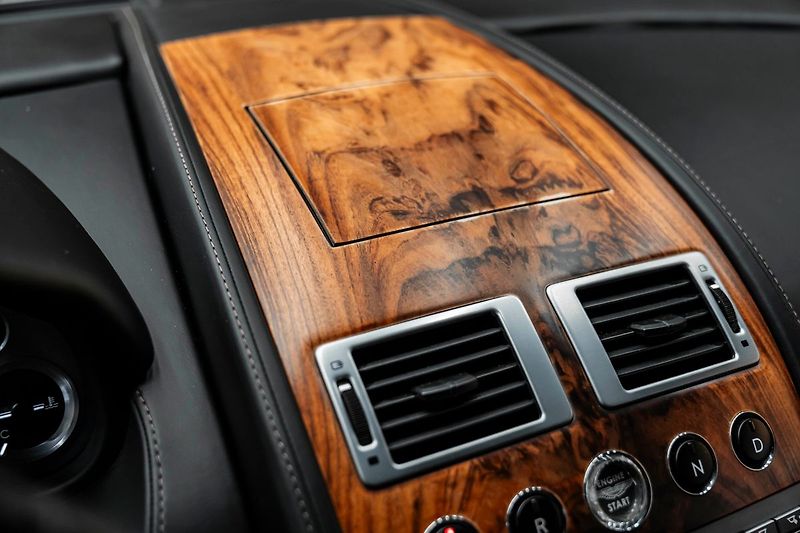 Aston Martin DB9 - fotka 11 z 19