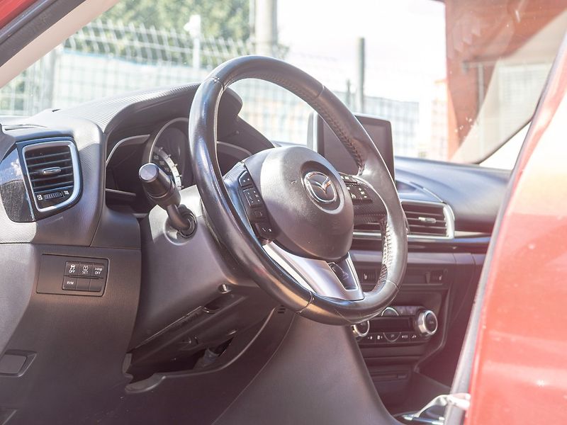 Mazda 3 (2015) ČR 2.2D 110KW – PLNÁ SERVISKA! - fotka 14 z 54