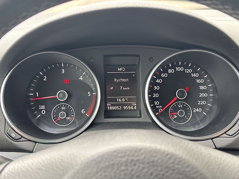 Volkswagen Golf (2012) 1.6 TDI Trend - fotka 7 z 30