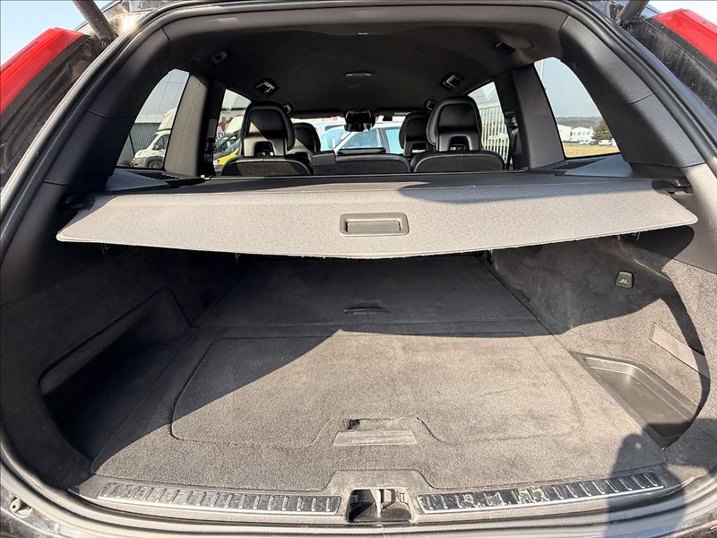 Volvo XC90 2,0 R-DESIGN SERVISKA TAŽNÉ - fotka 27 z 42