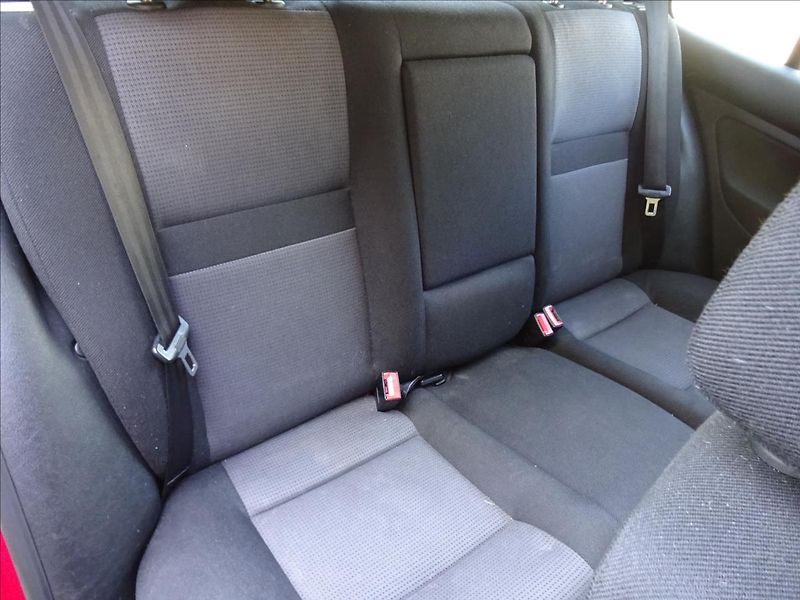 Volkswagen Golf IV 1,6i 77kW - fotka 32 z 44