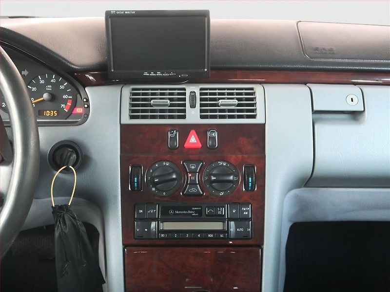 Mercedes-Benz Třídy E (1996) E 230 , Automat, nová STK - fotka 12 z 15