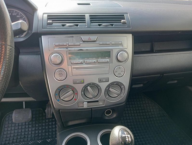 Mazda 2 (2006) 1.4i, AUTOMAT - fotka 17 z 24