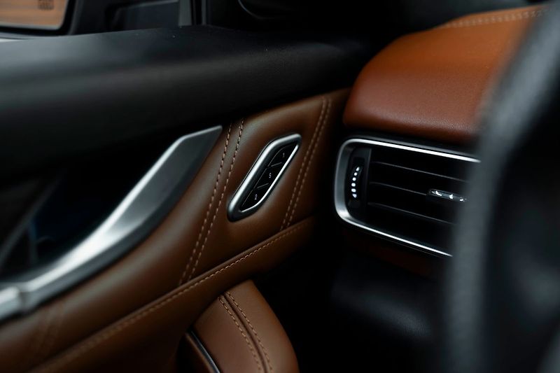 Maserati Levante GranLusso - fotka 17 z 24