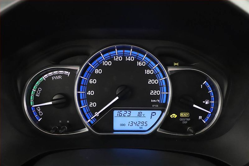 Toyota Yaris (2016) 1.5 Hybrid, Automat - fotka 8 z 17