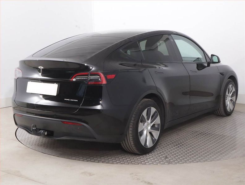 Tesla Model Y (2022) Long Range AWD 79kWh, SoH 91% - fotka 5 z 23