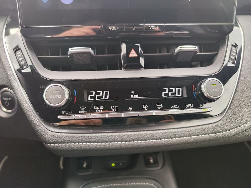 Toyota Corolla 2.0 HEV/144kW Executive e-CVT - fotka 24 z 35