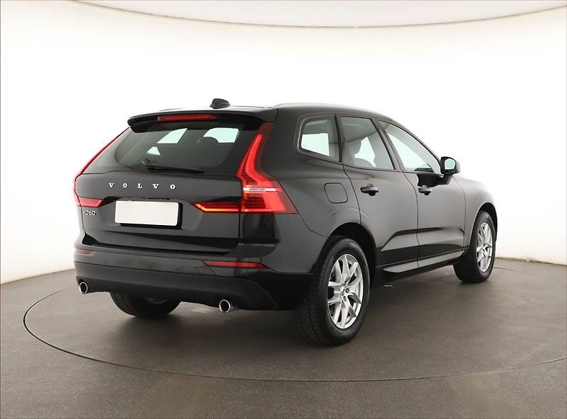 Volvo XC60 (2017) D4 AWD - fotka 5 z 21