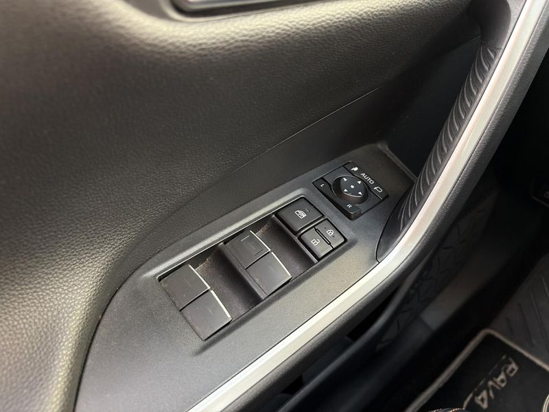 Toyota RAV4 2.5 HSD e-CVT AWD Adventure - fotka 14 z 22