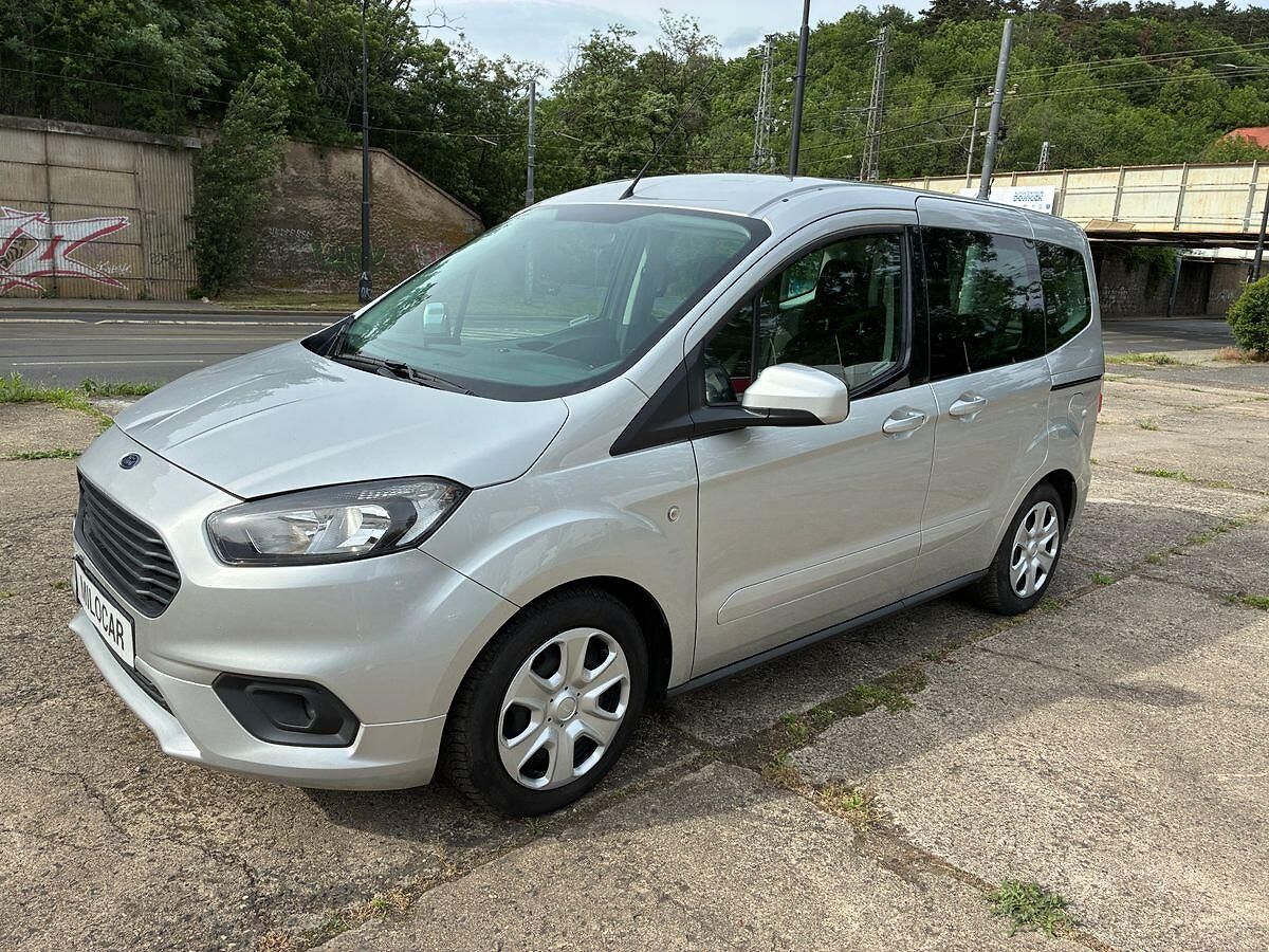 Ford Tourneo Courier 1.5 TDCi ČR 1.Maj