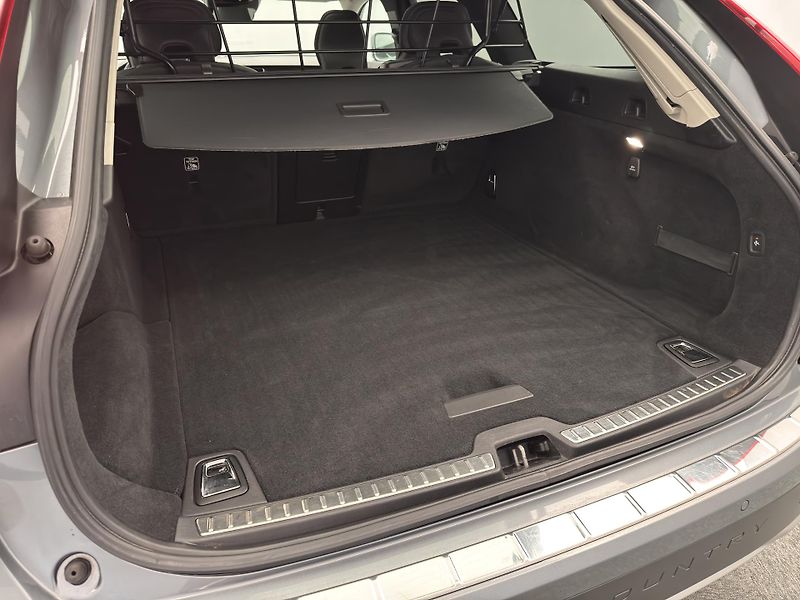 Volvo V90 CC D4 AWD MOMENTUM PRO  - fotka 5 z 47