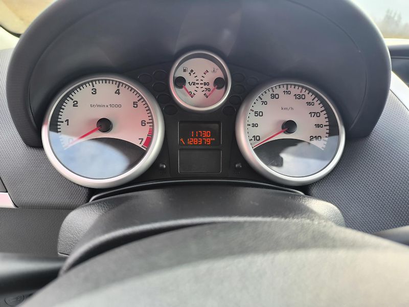 Peugeot 207 1.4  1.MAJITEL, DOLOŽENÉ KM - fotka 19 z 25