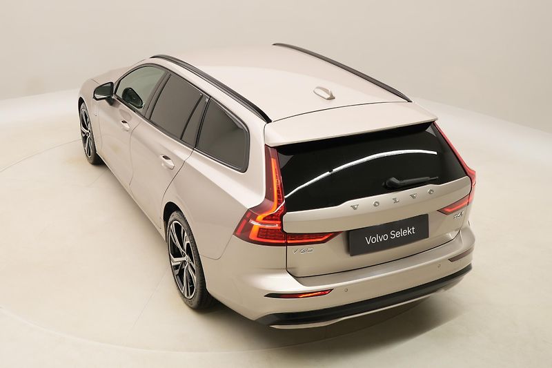 Volvo V60 T6 AWD RECHARGE DARK PLUS CZ - fotka 17 z 49