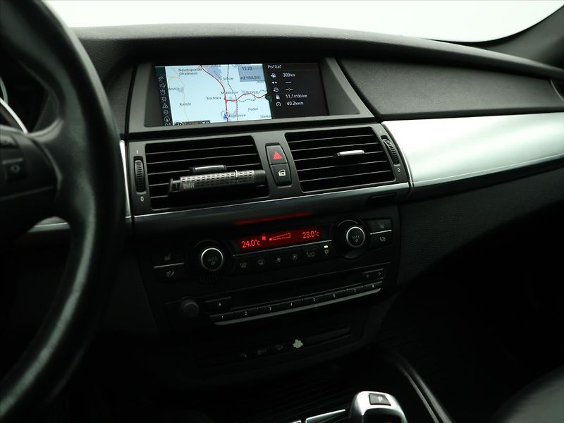 BMW X6 3.0 40d 225kW xDrive Xenon - fotka 21 z 34