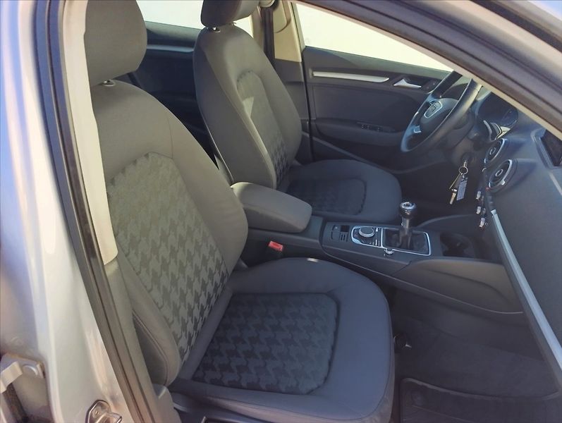 Audi A3 1,6 TDi Aut.klima,Navigace - fotka 27 z 34