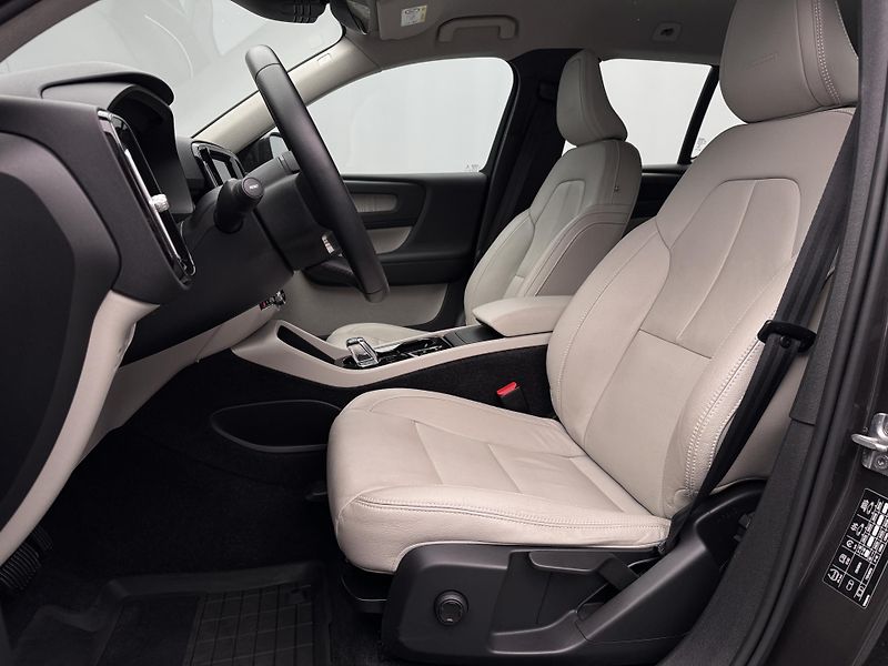 Volvo XC40 T5 AWD INSCRTIPTION REZERVACE - fotka 4 z 42