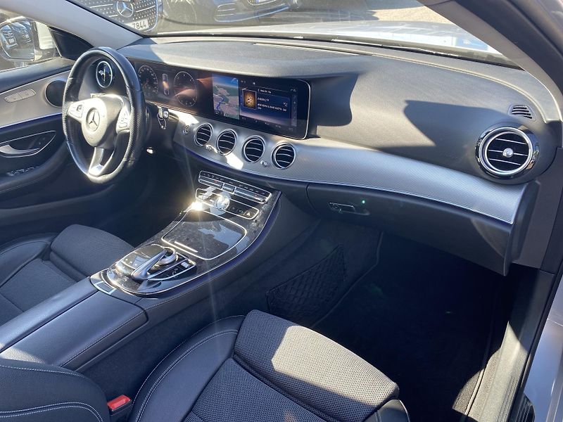 Mercedes-Benz Třídy E E 220 d Avantgarde - fotka 18 z 26