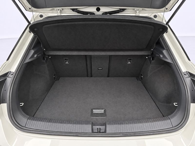 Volkswagen T-Roc 1,0 TSI 81kW R Virtual DPH - fotka 10 z 12