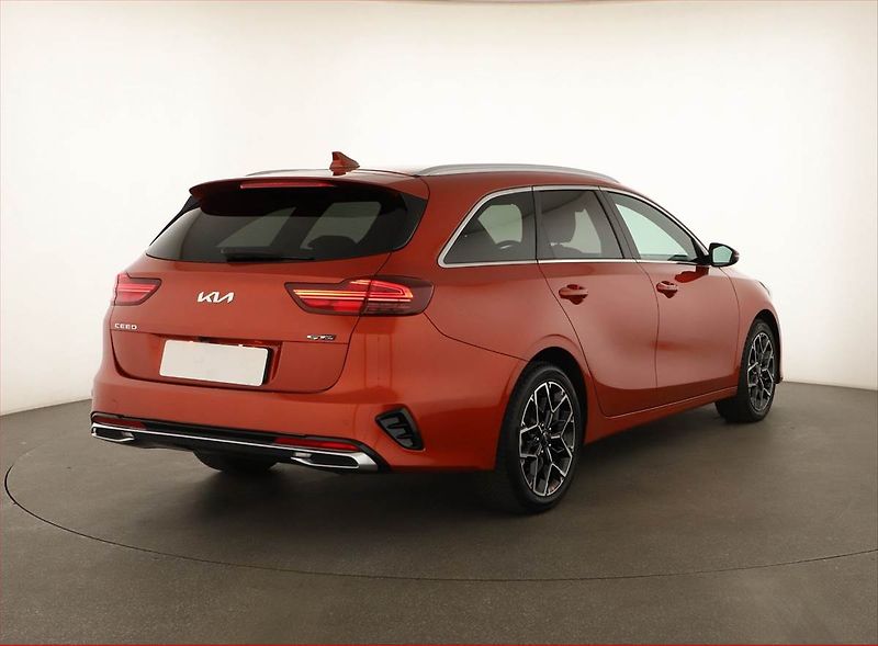 Kia Ceed (2023) GT Line 1.6 CRDi MHEV - fotka 5 z 20