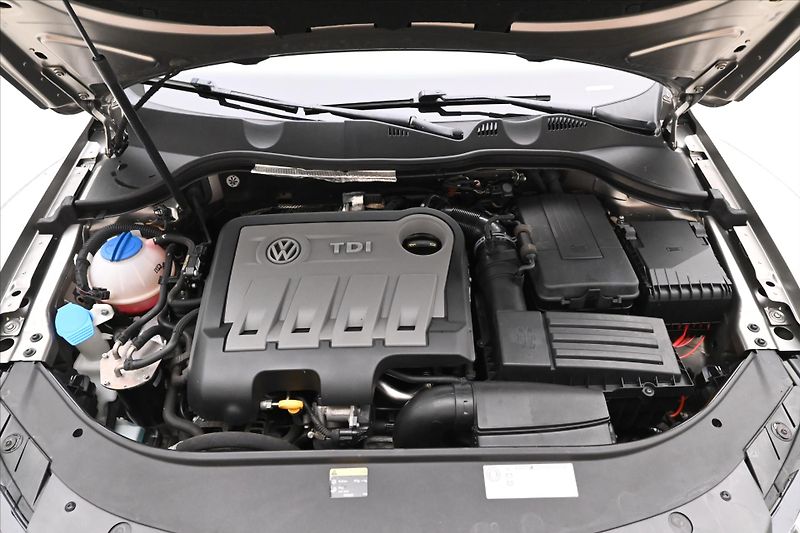 Volkswagen Passat 2,0 TDI 103kW Business Edition - fotka 9 z 31