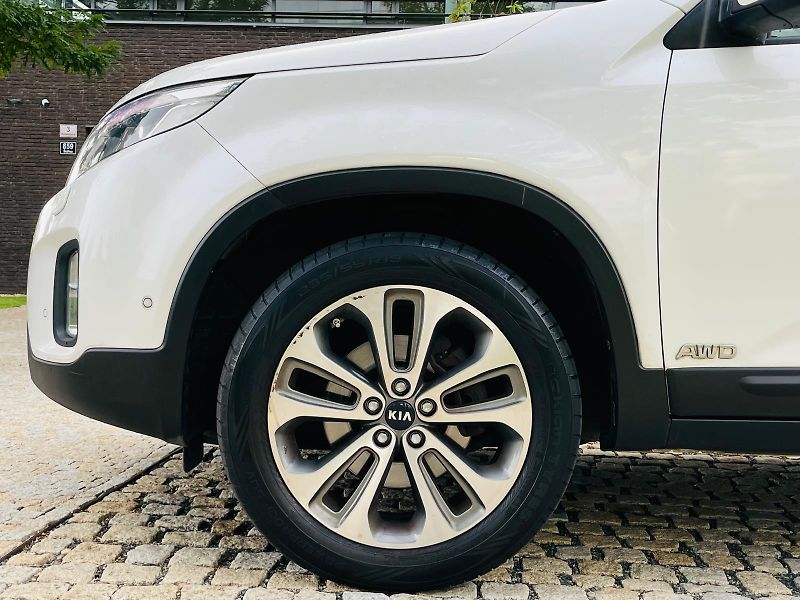 Kia Sorento 2.2D 4x4 MANUÁL KAMERA TAŽNÉ - fotka 22 z 48