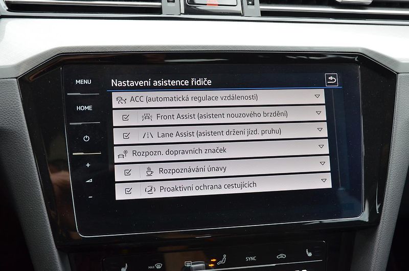 Volkswagen Passat (2021) 2.0 TDi DSG / 77.300km / 1.MAJ - fotka 37 z 42