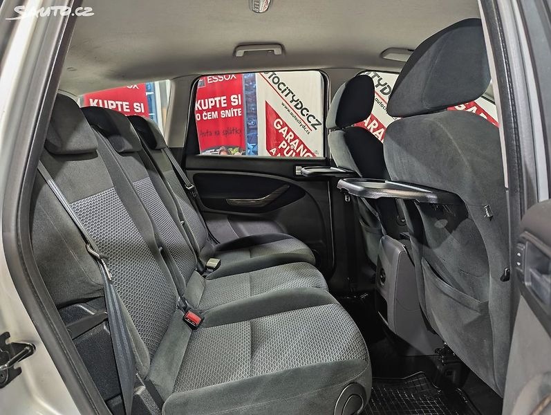 Ford C-MAX 1.8 TDCi 85kW GHIA, PDC, TEMP - fotka 13 z 20