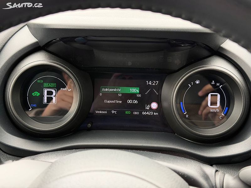 Toyota Yaris (2021) Hybrid / 1.5 VVT-i/ záruka - fotka 18 z 21