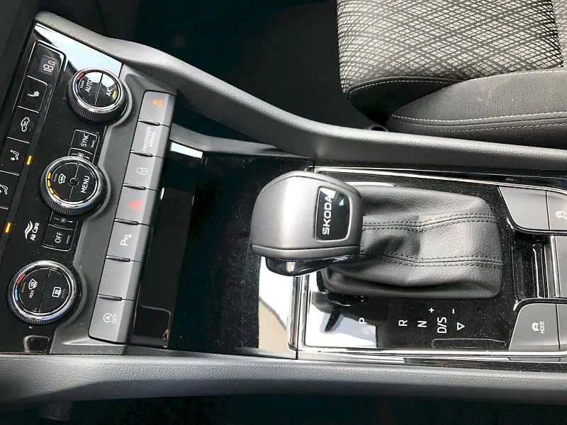 Škoda Karoq (2025) SEL TS 110/1.5 A7F - fotka 26 z 28