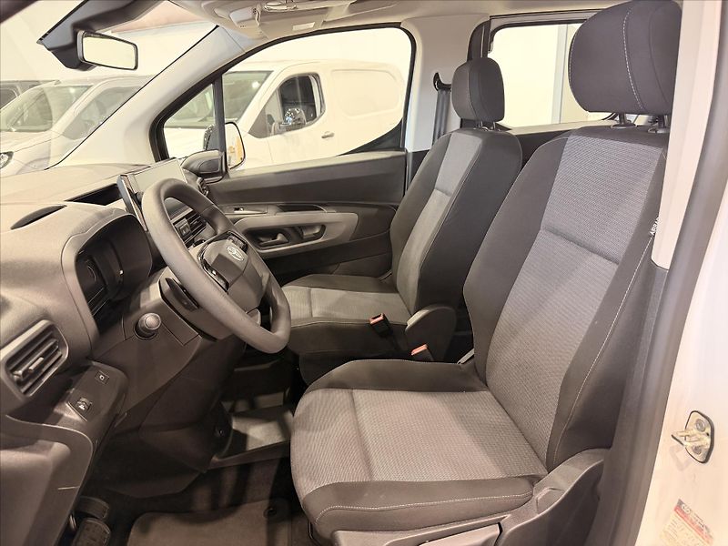 Toyota ProAce City Verso 1,5 Business 7S  1.5 Diesel (1 - fotka 10 z 15