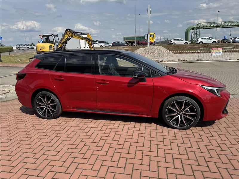 Toyota Corolla (2026) 1,8 GR Sport - fotka 4 z 12