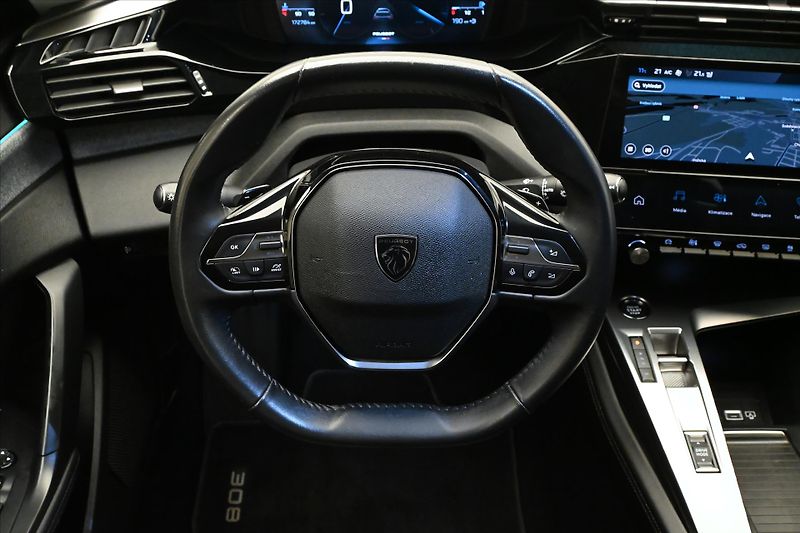 Peugeot 308 1,5 BlueHDI 96 kW ALLURE AT8 Z - fotka 18 z 31